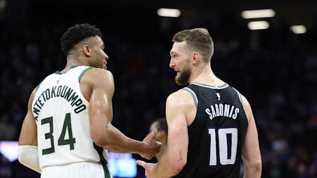 Milwaukee Bucks power forward Giannis Antetokounmpo (34) and Sacramento Kings power forward Domantas Sabonis (10) 
